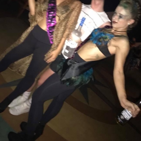 Feather 2-piece Set - Picture 2 of 4